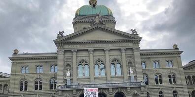 Gegner der Corona-Massnahmen auf dem Berner Bundesplatz.