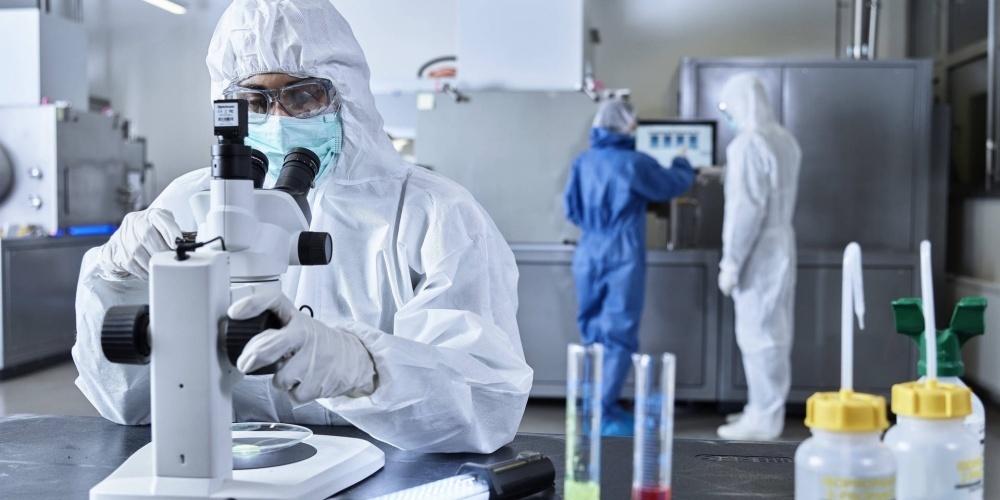 «Sie waren seit Monaten nicht im Stande wirksame Massnahmen gegen die Verbreitung des Virus entwickeln zu können», schreibt ein Linth24-Leser, entrüstet über die «Pseudo-Massnahmen» des BAG.