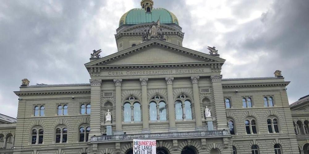 Gegner der Corona-Massnahmen auf dem Berner Bundesplatz.