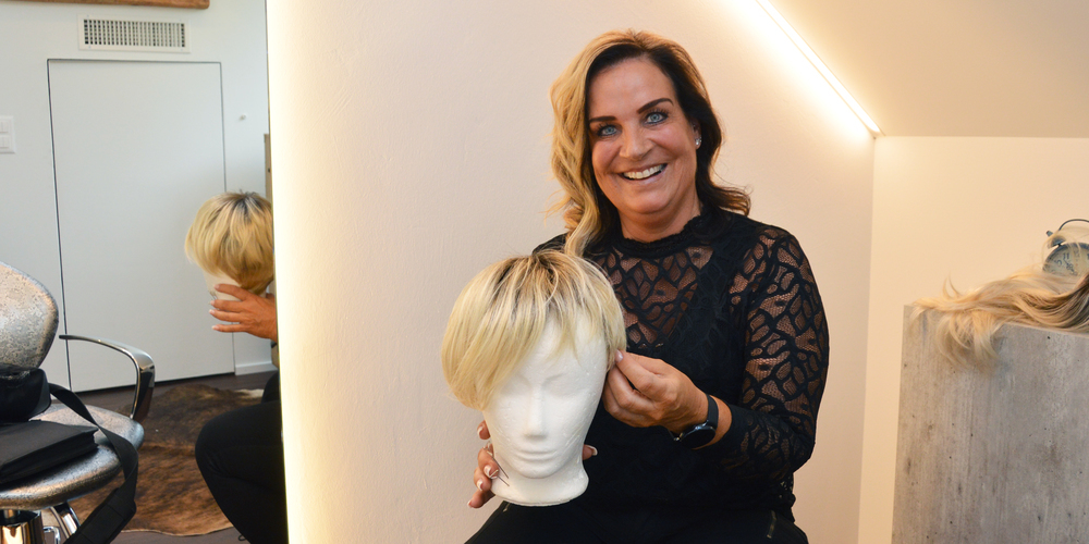 Als Manuela Mächler an Brustkrebs erkrankte, hatte sie sich als Perückenberaterin schon längst einen Namen gemacht. (Bild: Silvia Gisler)