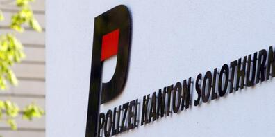 Als die Kantonspolizei Solothurn in Bellach SO erschien, liess die unbekannte Täterschaft ihren Plan fallen, einen Bancomaten zu sprengen. (Symbolbild)