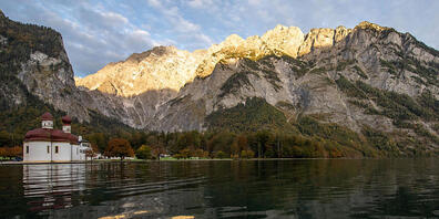 ARCHIV - Der deutsche Nationalpark Berchtesgaden mit Königssee und Watzmann. Im dortigen Landkreis sollen drastische Einschränkungen des öffentlichen Lebens verhängt werden. Foto: Lino Mirgeler/dpa