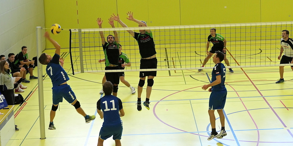 Das erste und vorläufig letzte Meisterschaftsspiel des Rheno-Fanionteams gegen den VC Amriswil 4 (Bilder: Ulrike Huber)