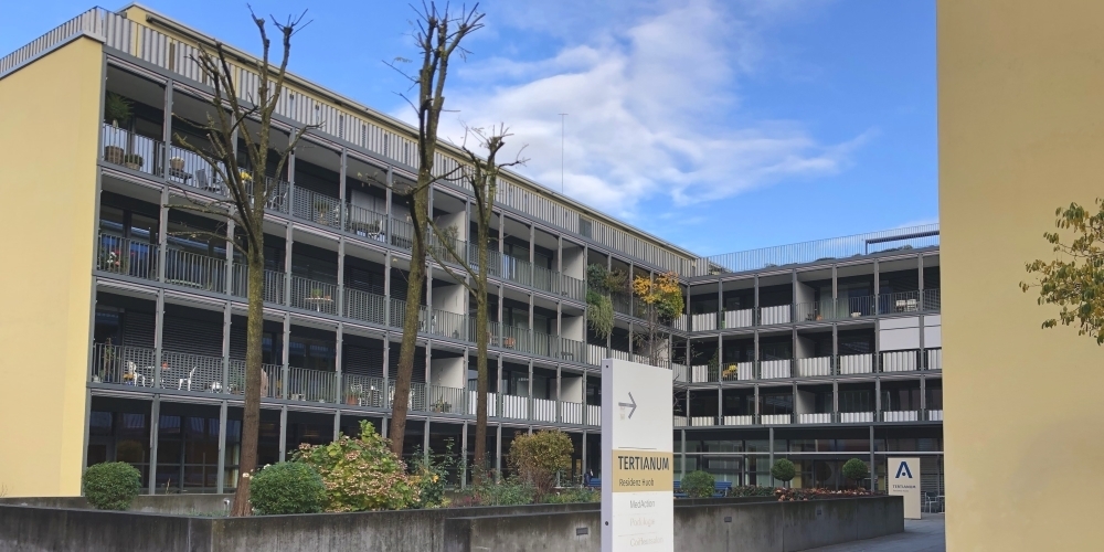 Das Antennenprojekt der Swisscom auf dem Tertianum Pfäffikon sorgt für Kritik. 13 Nachbarn legen dagegen Beschwerde beim Schwyzer Regierungsrat ein.