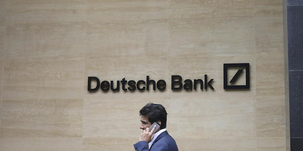 Dank Zuwächsen im Investmentbanking ist die Deutsche Bank im dritten Quartal in die Gewinnzone zurückgekehrt. Vor Steuern verdiente das grösste deutsche Geldhaus 482 Millionen Euro. (Archivbild)