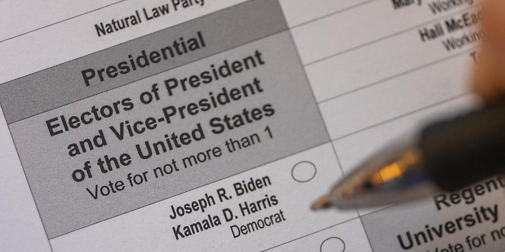ARCHIV - Die Namen der Kandidaten sowie ihrer Stellvertreter für die US-Präsidentschaft, stehen auf einem Stimmzettel für die Briefwahl. Foto: Jim West/ZUMA Wire/dpa