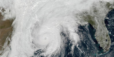 HANDOUT - Das Satellitenbild zeigt den Hurrikan «Zeta» über dem Golf von Mexiko. Foto: Uncredited/NOAA/AP/dpa - ACHTUNG: Nur zur redaktionellen Verwendung und nur mit vollständiger Nennung des vorstehenden Credits