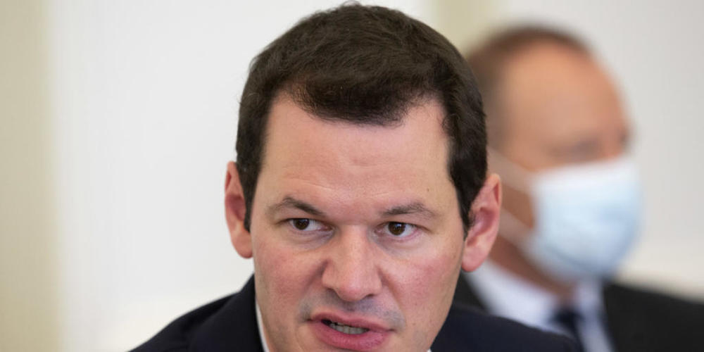 Der Genfer Staatsrat Pierre Maudet sprach an der Medienkonferenz von wiederholten Angriffen auf seine Person. Man habe immer wieder versucht, ihn beiseite zu stellen. (Archivbild)