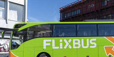 Wegen der Corona-Beschränkungen stellen die Fernbusse von Flixbus ihren Betrieb vorübergehend ein. (Archivbild)