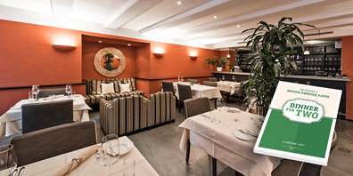 Das Restaurant Falkenburg bietet ein gemütliches Ambiente mit direktem Blick aufs Schloss.