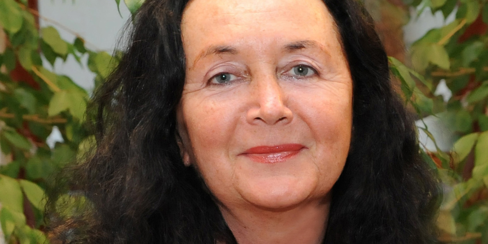 Irena Brežná liest in der Kantonsschule Heerbrugg aus ihren Werken vor (Bild: zVg.)