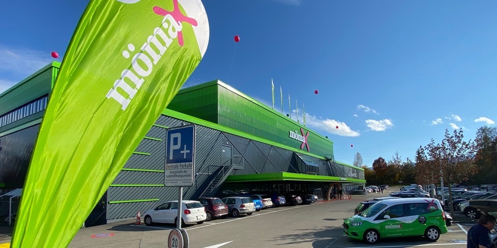 Der neue Möbelladen «Mömax» feiert Eröffnung. (Bilder: Stephan Ziegler)
