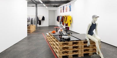 Die zugelassenen Eingaben für den Designpreis lassen sich in den Gestaltungsbereichen Mode- und Textildesign, Industrial- und Produktdesign, Interior- und Möbeldesign verorten. 