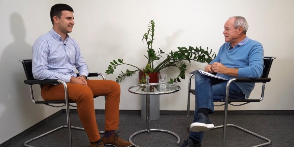 Mihajlo Mrakic (l.) im Video-Interview mit Linth24-Verleger Bruno Hug.