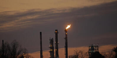Der Ölmulti Exxon - im Bild eine Raffinerie in Louisiana - leidet unter den Folgen der Coronakrise. (Archivbild)