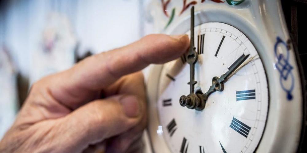 Ende der Sommerzeit: in der Nacht auf Sonntag wurden die Uhren um drei Uhr eine Stunde auf zwei Uhr zurückgedreht.
