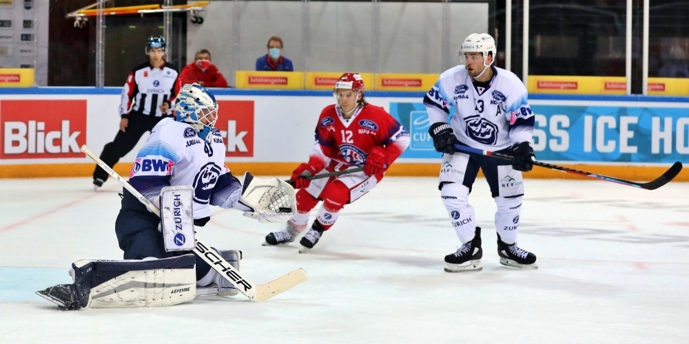 Steve Moses (Nr. 12) gab im Cup-Spiel gegen Ambri-Piotta das Comeback nach seiner verletzungsbedingten Abwesenheit. Bild: Thomas Oswald.