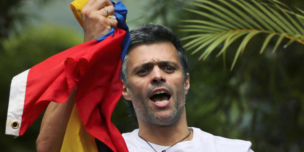 ARCHIV - Leopoldo Lopez, Oppositionsführer in Venezuela, ist nach knapp eineinhalb Jahren in der spanischen Botschaft in Caracas aus Venezuela geflüchtet. Foto: Fernando Llano/AP/dpa
