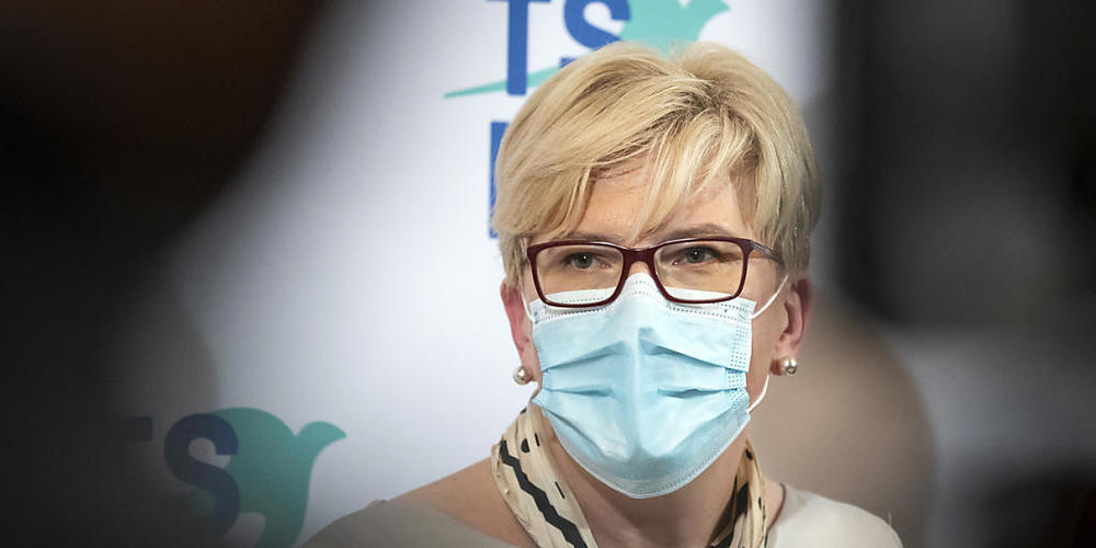 Ingrida Simonyte, Spitzenkandidatin der Vaterlandsunion, spricht mit Journalisten. Foto: Mindaugas Kulbis/AP/dpa
