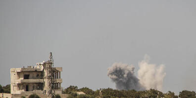 ARCHIV - Nach einem russischen Luftangriff steigen am Rande der Provinz Idlib Rauchschwaden auf. Foto: Moawia Atrash/ZUMA Wire/dpa/Archiv