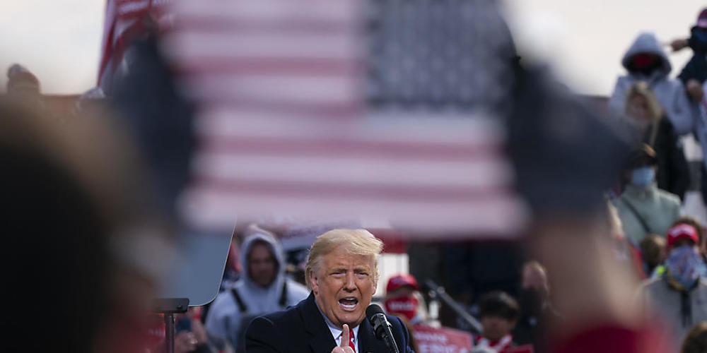 Donald Trumps Vokabularreichtum ist verglichen mit dem früherer US-Präsidenten mit Abstand am kleinsten. Auch seine Satz- und Wortlängen sind besonders kurz.