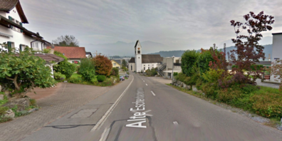 . Die Alte Eschenbacherstrasse soll daher mit Objektschutzmassnahmen ergänzt werden, so dass im Überlastfall Bachwasser in der Strasse bis zu einem Einlaufbauwerk oberhalb des Schulhauses Zentral fliessen kann.