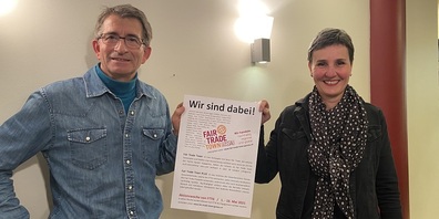 Aufruf zur Teilnahme an der Aktionswoche 2021: Patrick Huber, Mitglied der Kerngruppe und Vereinspräsident des Claro Weltladens Gossau, und Stadträtin Helen Alder Frey, Mitglied der Kerngruppe.