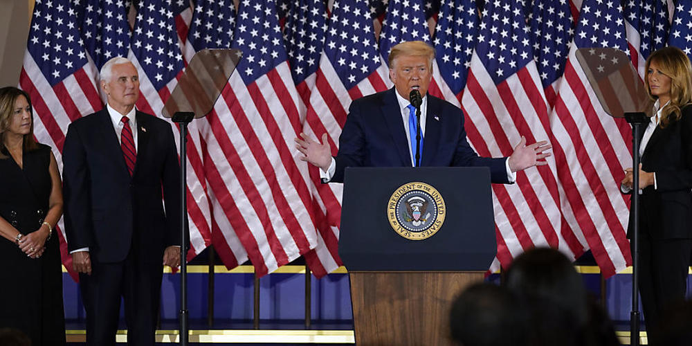 US-Präsident Donald Trump bei seinem Auftritt in der Wahlnacht. Foto: Evan Vucci/AP/dpa