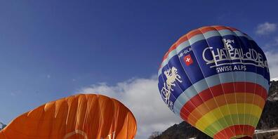 Das nächste Heissluftballonfestival von Châteaux d'Oex in den Waadtländer Alpen soll wegen Corona erst wieder im Januar 2022 stattfinden. (Archivbild)