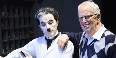 Charlie Chaplin (l in Wachs) und sein Sohn Eugene Anthony Chaplin im Museum "Chaplin's World by Grevin" beim Manoir de Ban in Corsier ob Vevey. Es ist eines von 1129 Schweizer Museen, die zusammen im letzten Jahr die Rekordzahl von 14,2 Millionen ...