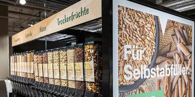 Migros führt Abfüllstationen für Teigwaren, Trochenfrüchte oder Frühstücksflocken ein.