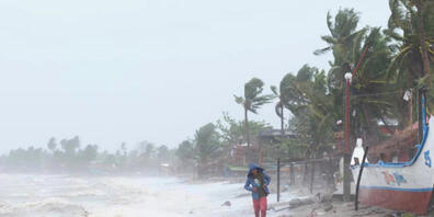 Der Taifun "Goni" ist in der philippinischen Provinz  Sorsogon mit Geschwindigkeiten von über 200 Kilometer pro Stunde auf Land getroffen.