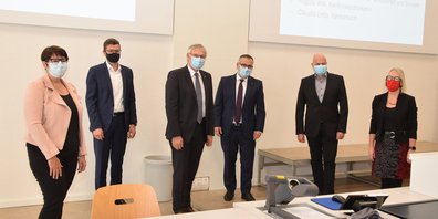 Petra Steimen, Vorsteherin des Departement des Innern, wird in Kürze über die Lage im Kanton Schwyz informieren.