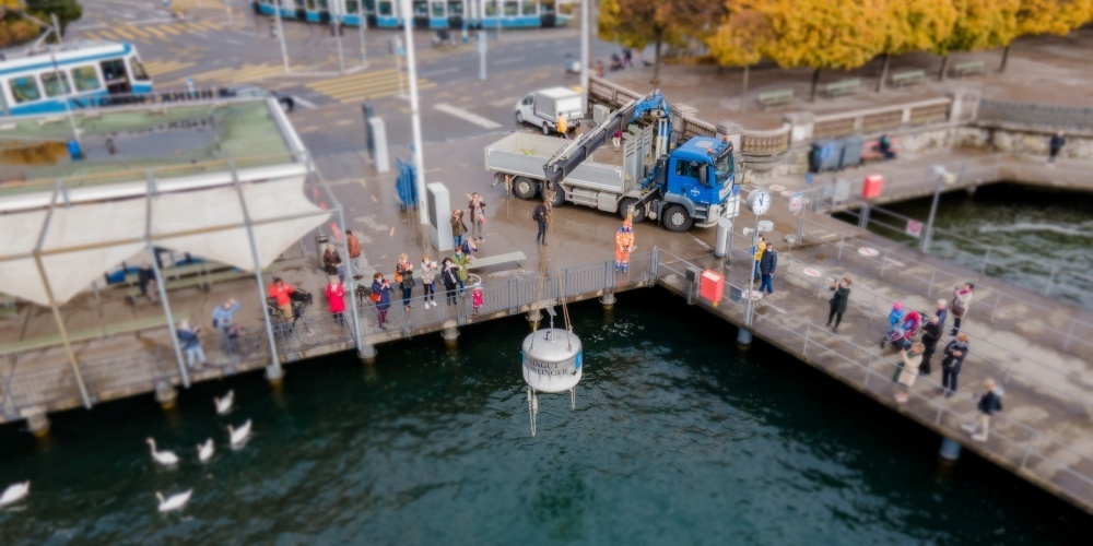 Während 70 Tagen reifte der Wein der Winzer Irsslinger im Wellentänzer im Zürichsee.