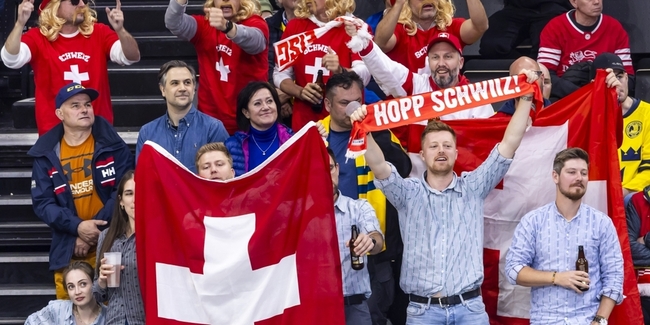 Die Schweizer Eishockey-Party geht weiter: Die Fans jubeln über den fünften Sieg.