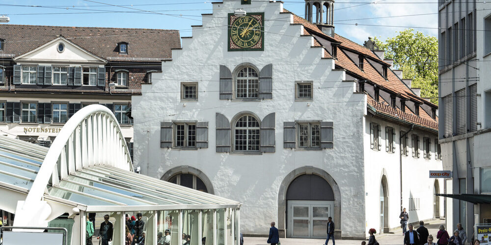 Das Festival versteht sich als Plattform für etablierte Künstler und junge Talente