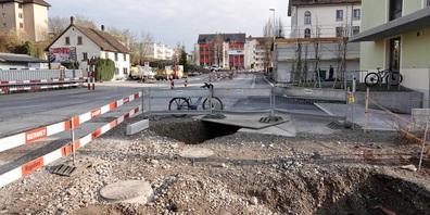 Seit über einem Jahr laufen Bauarbeiten an der Holzwiesstrasse in Jona. Nun steht ein Meilenstein bevor: das Ende des Einbahnregimes. (Archivbild)