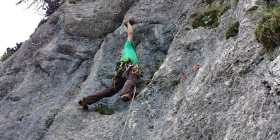 Was bis anhin dem Schweizerischen Alpenclub oblag, wurde nun regionalisiert: Der neu gegründete Verein Eastbolt stellt Material wie Bohrhaken und Stände für Leute, die Routen sanieren, zur Verfügung. (Bild: Marcel Dettling)