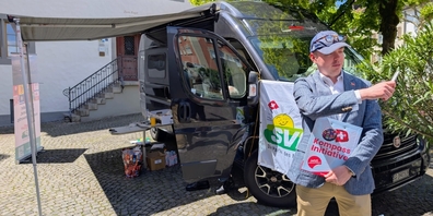 Mit einem mobilen Stand in Form eines Campers mit Vordach präsentierte sich die SVP See-Gaster (Thomas Kuster, Vorstand See-Gaster) und Rapperswil-Jona.