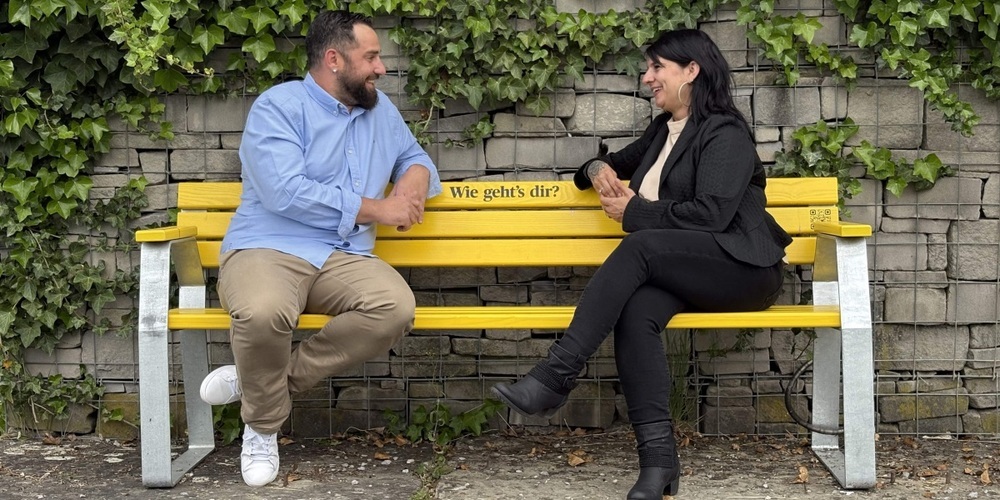 Die Gemeinderäte James Frei und Iona Mattle im Gespräch.