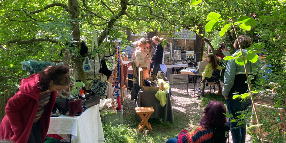 Koffermarkt im Naturgarten: Am Jubiläums-Koffermarkt in Walenstadt wurde eine vielfältige Auswahl an liebevoll handgefertigten Produkten angeboten.