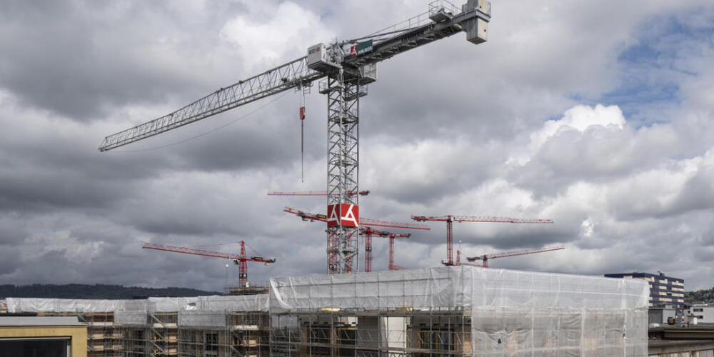 Bürgerliche Kreise fordern eine generelle Aufstockung von Wohnbauten in der Stadt Zürich. Eine entsprechende Initiative soll jetzt aber sistiert werden. (Symbolbild)