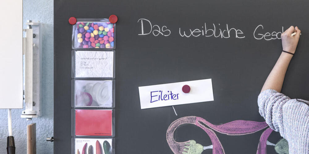 Der Aargauer Regierungsrat will am Sexualkunde-Unterricht mit externen Fachpersonen festhalten, wie er in einer Antwort auf eine Interpellation schreibt. (Symbolbild)