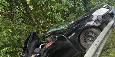 Wie durch ein Wunder erlitt der 19-jährige Fahrer dieses Unfallautos nur leichte Verletzungen.