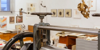 Franziska Schiratzki gibt Einblick in ihr Atelier und ihre Arbeit mit verschiedenen Drucktechniken.