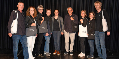 Der Vorstand wurde von einem Vereinsmitglied für seinen grossen Einsatz mit einer Badetasche mitsamt Badetuch beschenkt.