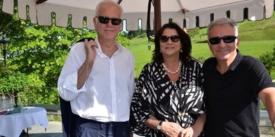 Im strahlenden Sonnenlicht: Entertainer Harald Schmidt, Aurelia und Andreas Homoki, Intendant der Oper Zürich.