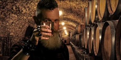 Whisky wird aus unvermälztem/vermälztem Getreide hergestellt: immer mit Gerste, aber auch mit Weizen, Mais, Roggen oder Hafer.