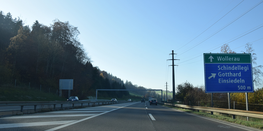 Im A3-Abschnitt am Zürichsee soll das neue System automatisch das Verkehrsaufkommen ermitteln und eine angepasste Maximalgeschwindigkeit anzeigen.