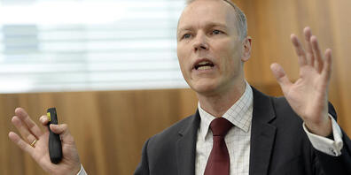 Jan-Egbert Sturm, Direktor der Konjunkturforschungsstelle der ETH Zürich (KOF), ruft die Bevölkerung in der Corona-Pandemie zu mehr Disziplin auf. (Archivbild)